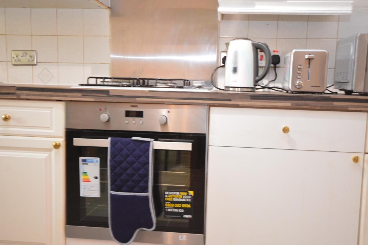 London Luxury 5 Bedroom House 2 Min Walk To The Tube Station ดาเกนแนม ภายนอก รูปภาพ