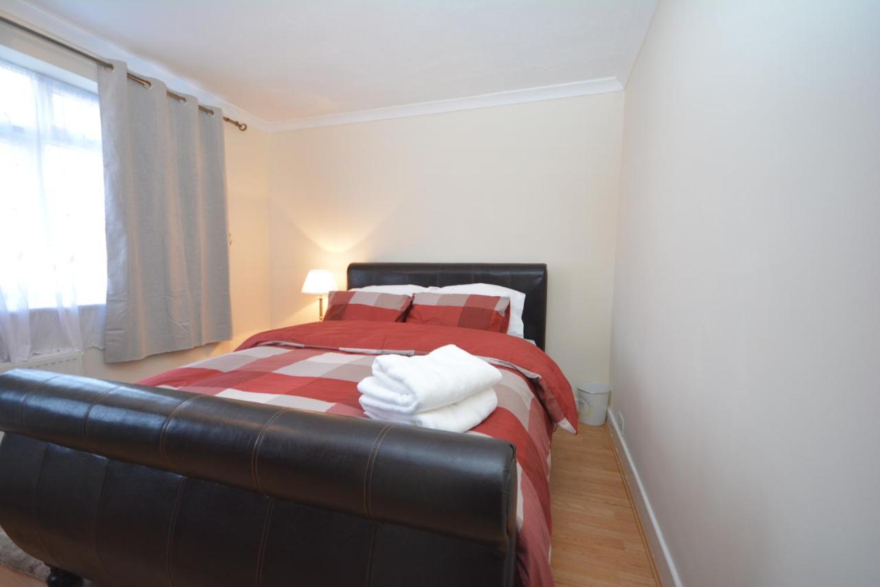 London Luxury 5 Bedroom House 2 Min Walk To The Tube Station ดาเกนแนม ภายนอก รูปภาพ