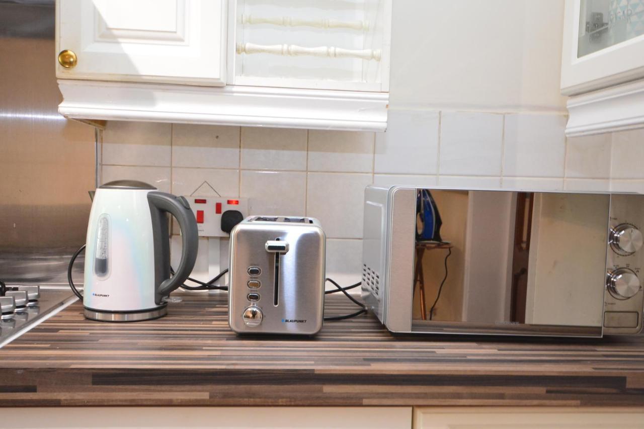 London Luxury 5 Bedroom House 2 Min Walk To The Tube Station ดาเกนแนม ภายนอก รูปภาพ