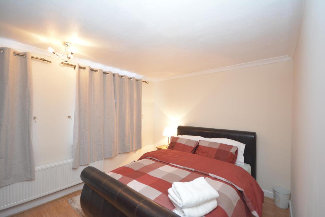 London Luxury 5 Bedroom House 2 Min Walk To The Tube Station ดาเกนแนม ภายนอก รูปภาพ