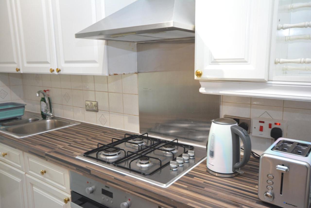 London Luxury 5 Bedroom House 2 Min Walk To The Tube Station ดาเกนแนม ภายนอก รูปภาพ