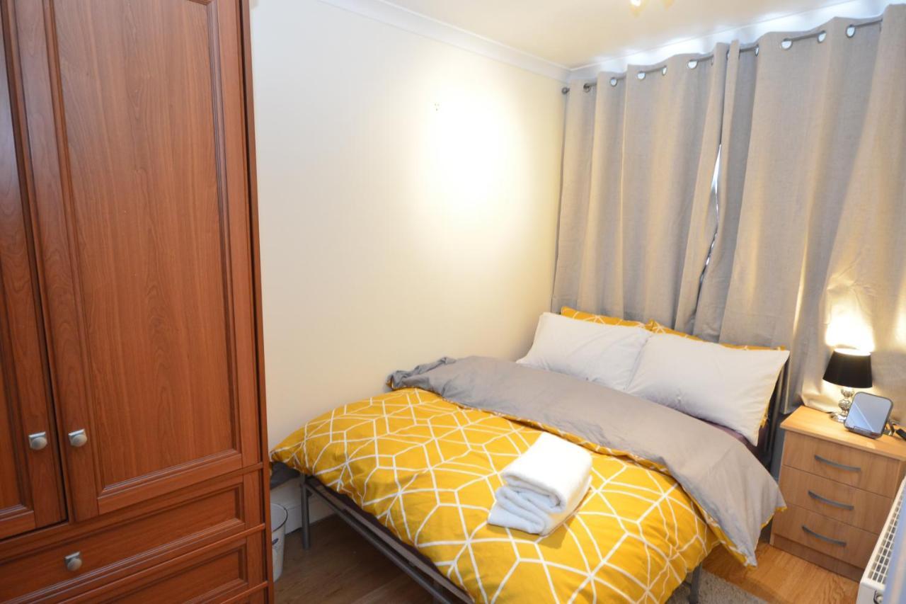 London Luxury 5 Bedroom House 2 Min Walk To The Tube Station ดาเกนแนม ภายนอก รูปภาพ