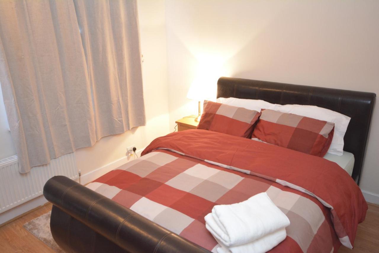 London Luxury 5 Bedroom House 2 Min Walk To The Tube Station ดาเกนแนม ภายนอก รูปภาพ