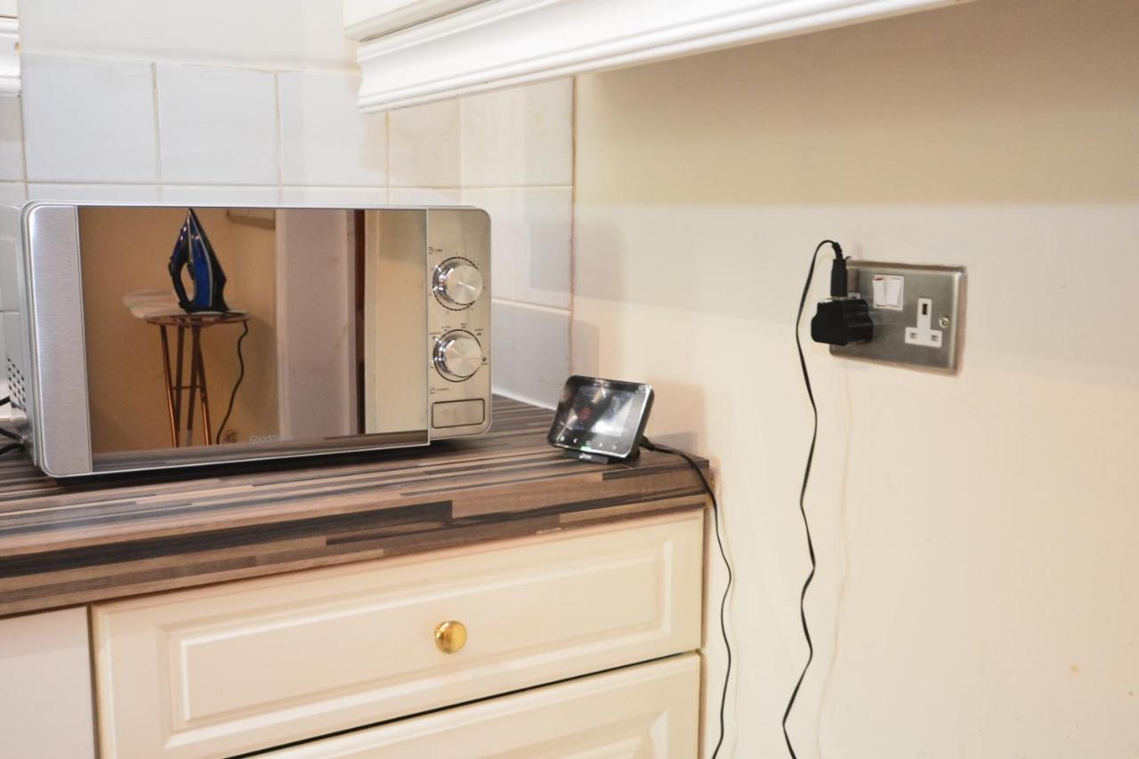 London Luxury 5 Bedroom House 2 Min Walk To The Tube Station ดาเกนแนม ภายนอก รูปภาพ