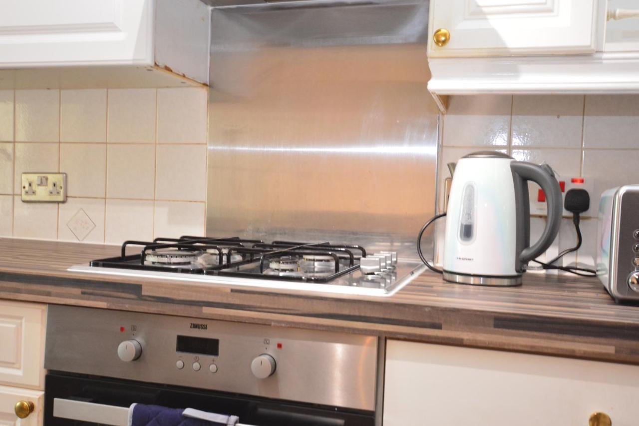 London Luxury 5 Bedroom House 2 Min Walk To The Tube Station ดาเกนแนม ภายนอก รูปภาพ