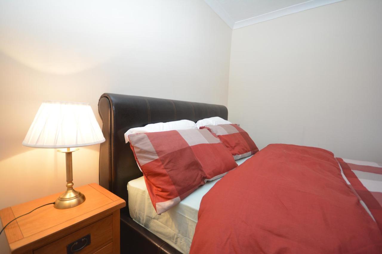 London Luxury 5 Bedroom House 2 Min Walk To The Tube Station ดาเกนแนม ภายนอก รูปภาพ