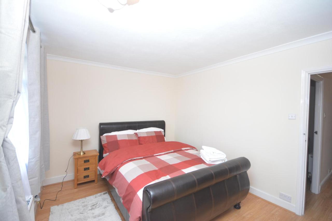 London Luxury 5 Bedroom House 2 Min Walk To The Tube Station ดาเกนแนม ภายนอก รูปภาพ