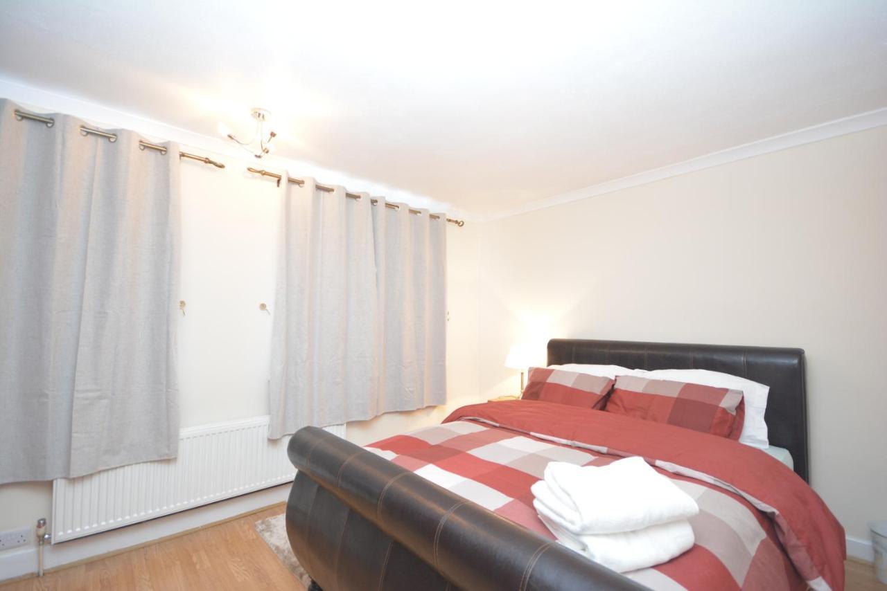 London Luxury 5 Bedroom House 2 Min Walk To The Tube Station ดาเกนแนม ภายนอก รูปภาพ