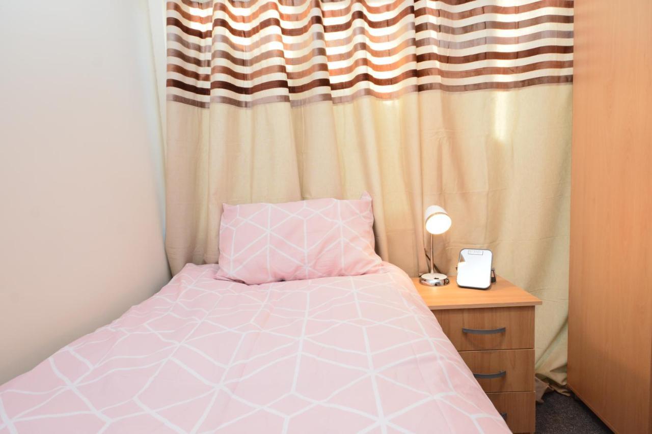 London Luxury 5 Bedroom House 2 Min Walk To The Tube Station ดาเกนแนม ภายนอก รูปภาพ