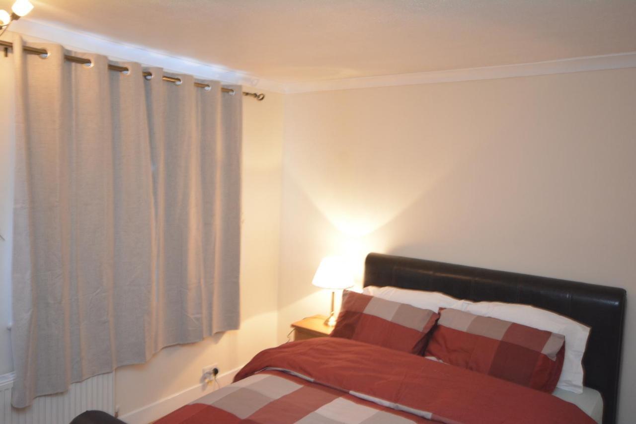 London Luxury 5 Bedroom House 2 Min Walk To The Tube Station ดาเกนแนม ภายนอก รูปภาพ