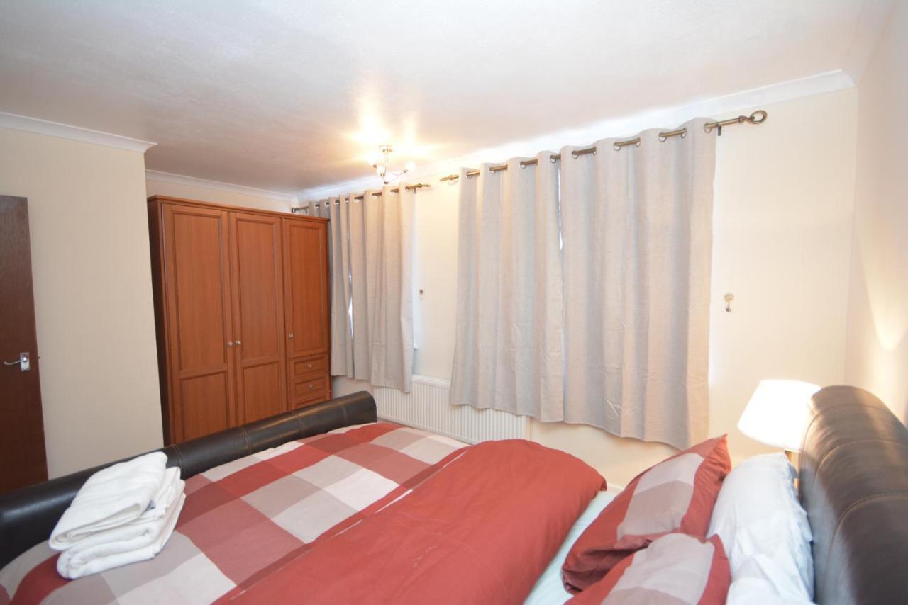 London Luxury 5 Bedroom House 2 Min Walk To The Tube Station ดาเกนแนม ภายนอก รูปภาพ