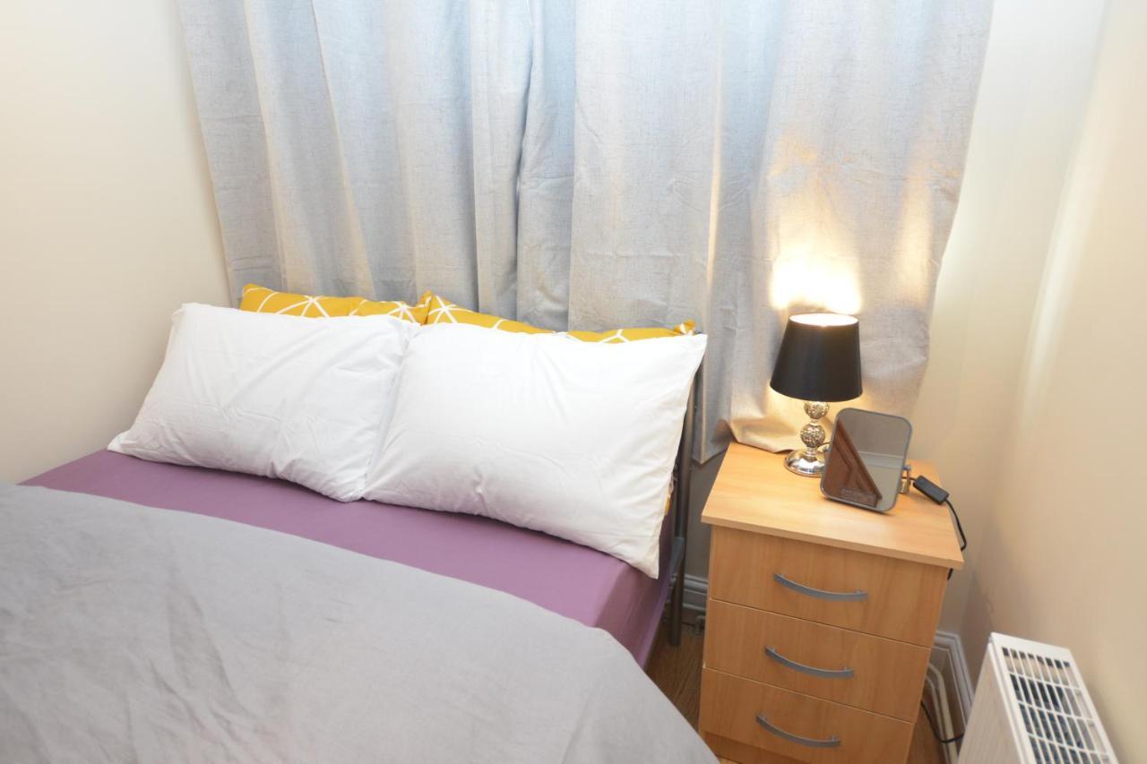 London Luxury 5 Bedroom House 2 Min Walk To The Tube Station ดาเกนแนม ภายนอก รูปภาพ