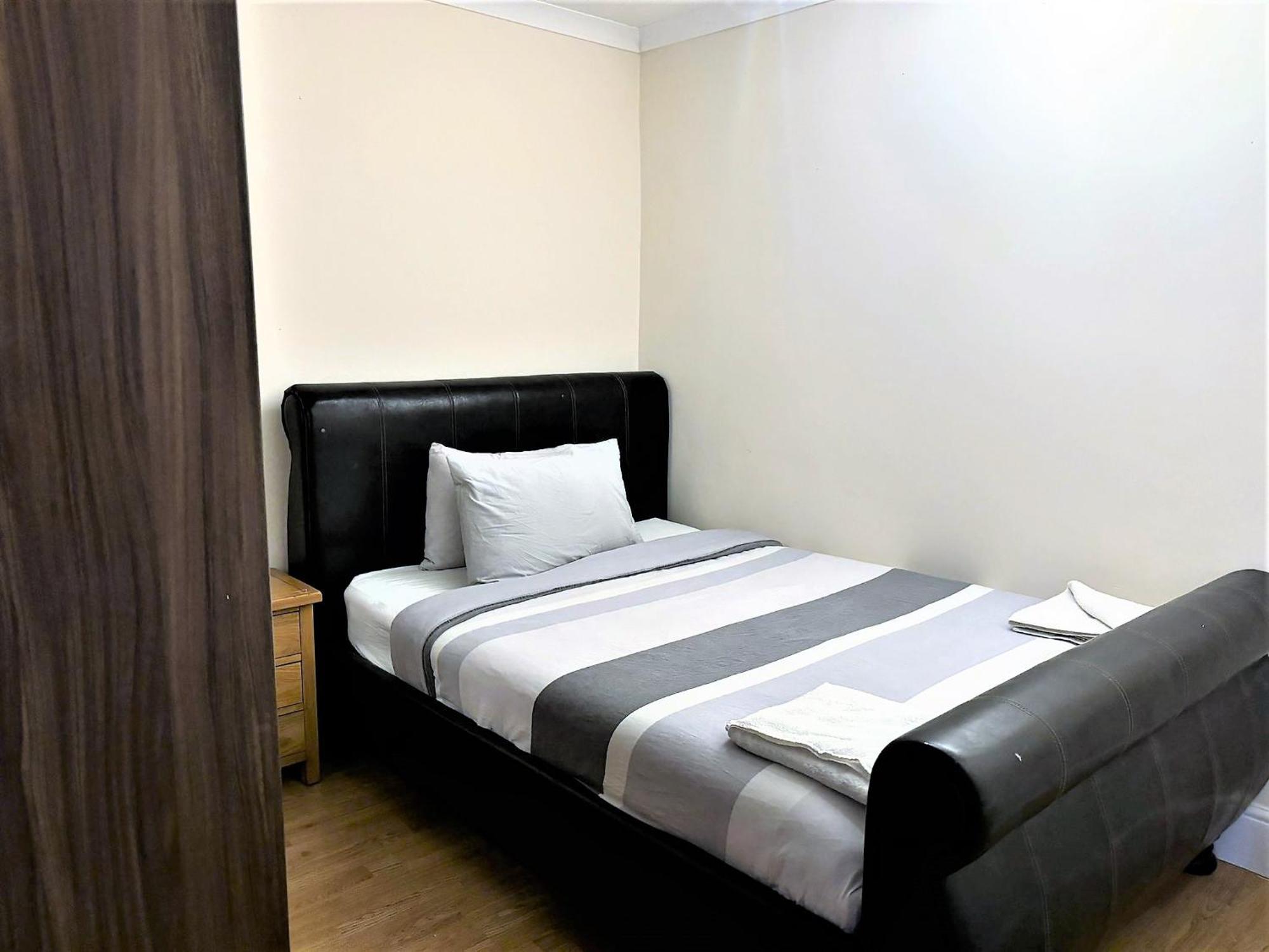 London Luxury 5 Bedroom House 2 Min Walk To The Tube Station ดาเกนแนม ภายนอก รูปภาพ